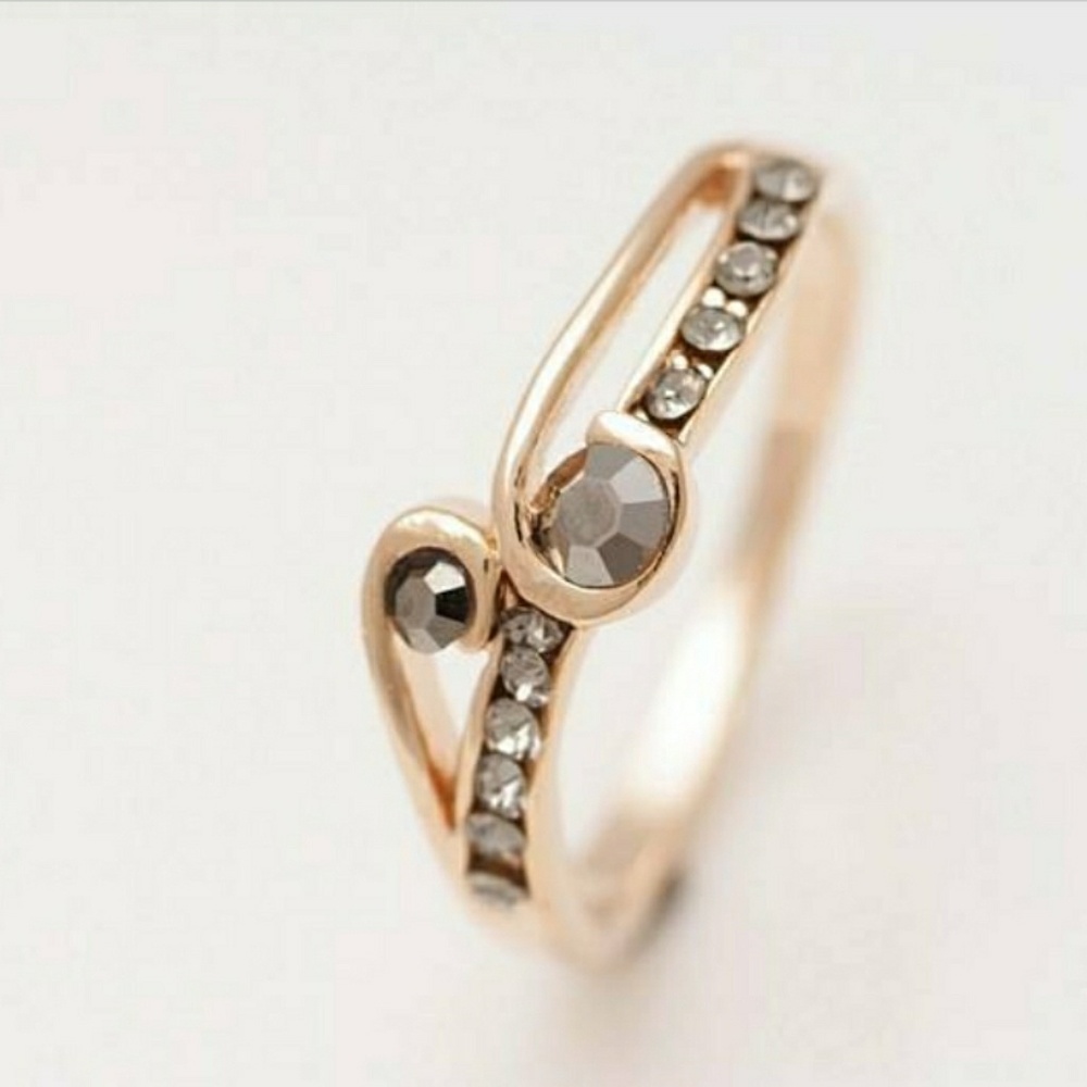 Grey sapphire ring